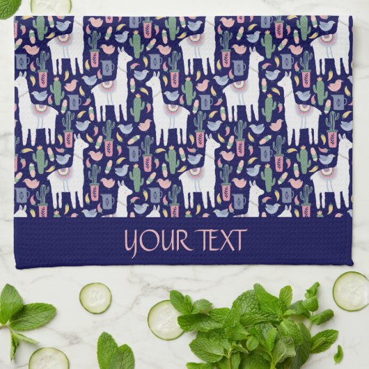 Cute Llama Whimsical Botanical Pattern Theedoek (Gevouwen)