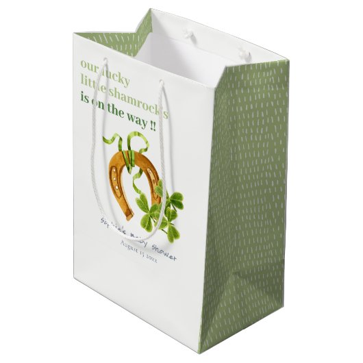 Cute Lucky Shamrock St Patrick's Day Baby shower Medium Cadeauzakje (Achterkant Gekanteld)