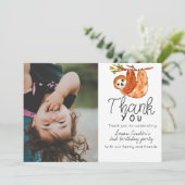 Cute luiaard kind verjaardag bedank kaart (Staand voorkant)