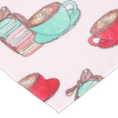 Cute Macarons en Cappuccino | Deegwaren | Monogram Tafelkleed (Gekanteld)