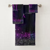 Cute magenta black faux glitter monogram bad handdoek (Insitu)