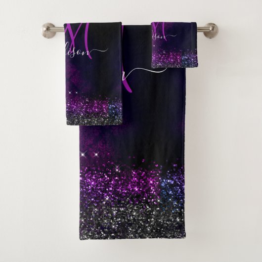 Cute magenta black faux glitter monogram bad handdoek (Insitu)