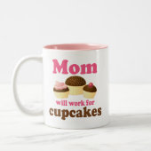 Cute mama zal werken voor cupcakes tweekleurige koffiemok (Links)