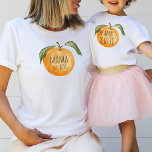 Cute Mandarin Oranje Mama Mam Matching T-shirt<br><div class="desc">Waterverf beschilderde mandarijnvrucht met aanpasbare tekst "mama" en "gevestigde datum",  en vind een bijbehorend shirt "mama's cutie" in mijn collectie "Mammie en ik design".</div>