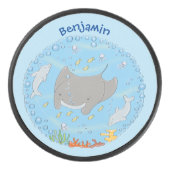Cute manta ray en bubbles cartoon illustratie hockey puck (Voorkant)