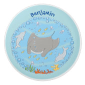 Cute manta ray en bubbles cartoon illustratie keramische knop (Voorkant)