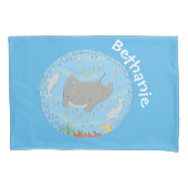 Cute manta ray en bubbles cartoon illustratie kussensloop (Voorkant)