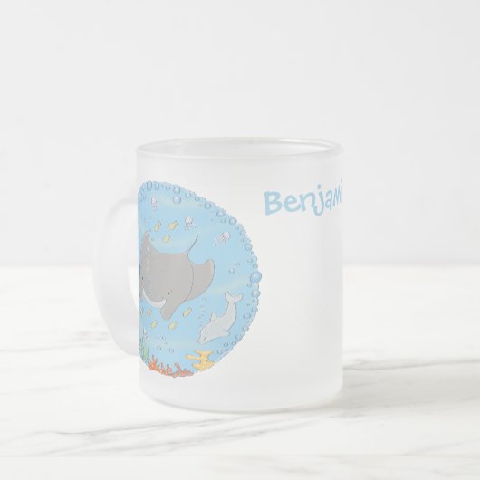 Cute manta ray en bubbles cartoon illustratie matglas koffiemok (Voorkant links)
