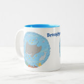 Cute manta ray en bubbles cartoon illustratie tweekleurige koffiemok (Voorkant links)