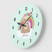 Cute Meditating Sloth met een regenboog Grote Klok (Hoek)