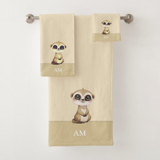 Cute Meerkat & Monogram op Zand Beige Bad Handdoek (Insitu)