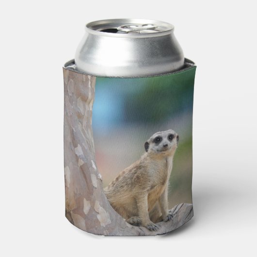 Cute Meerkat Sat on Tree Blikjeskoeler (Blikje Voorkant)