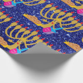 Cute Menorah & Dreidels Blue Faux Glitter Hanukkah Cadeaupapier (Hoek)