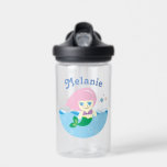 Cute Mermaid met Roze Hair, gepersonaliseerd Waterfles<br><div class="desc">Schattige cartoon kunst van een zeemeermin met roze haar en blauwe ogen. Gepersonaliseerde kinderen waterfles.</div>