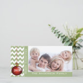 Cute Merry Red Ornament Chevron Pattern Feestdagenkaart (Staand voorkant)
