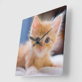 Cute met blauwe ogen vierkante klok (Hoek)