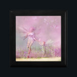 Cute Modern Girly Pink Butterfly Fairies Cadeaudoosje<br><div class="desc">Dit moderne ontwerp is voorzien van een trendy roze fee die een jongere fee een vlinder geeft in een weide van bloemen. #fairy #cute #fantasy #feminine #chic #stylish #elegant #pink #butterfly #butterflies #natuur vrouw #floral #flowers #botanical #meadow #girly #stylish #style #trendy #trending #popular #design #designer #giftboxes #giftwrapping #party #giftwrappingsupplies #gifts...</div>