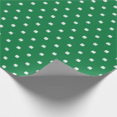 Cute Modern Green Lucky Clovers Cadeaupapier (Hoek)