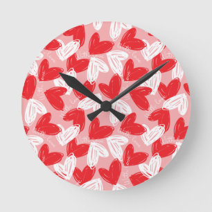 Cute Modern red and white hearts patroon Ronde Klok
