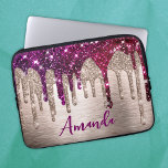 Cute modern Roze rood Glitter Drives monogram Laptop Sleeve<br><div class="desc">Maak weer plezier met deze Cute-laptop met een persoonlijk tintje. Het is ontworpen met elegante, licht roze magenta glitter-druppels. Om het extra speciaal te maken, wordt het ook monogrammed en gepersonaliseerd met naam of tekst zoals u wenst. Klik de "pas verder"verbinding aan en gebruik het ontwerphulpmiddel om het ontwerp te...</div>