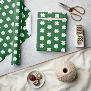 Cute Modern Simple Dark Green Lucky Clovers Cadeaupapier