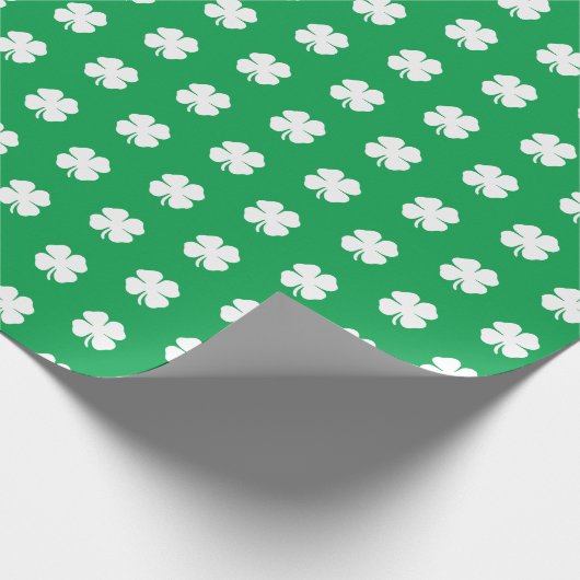 Cute Modern Simple Shamrock Green Lucky Clovers Cadeaupapier (Hoek)
