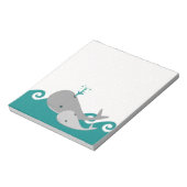 Cute Moma en Baby Whale op de golven Notitieblok (Linkerzijde)