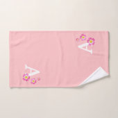 Cute monogram met bloemen op lichtroze bad handdoek (Handdoek)