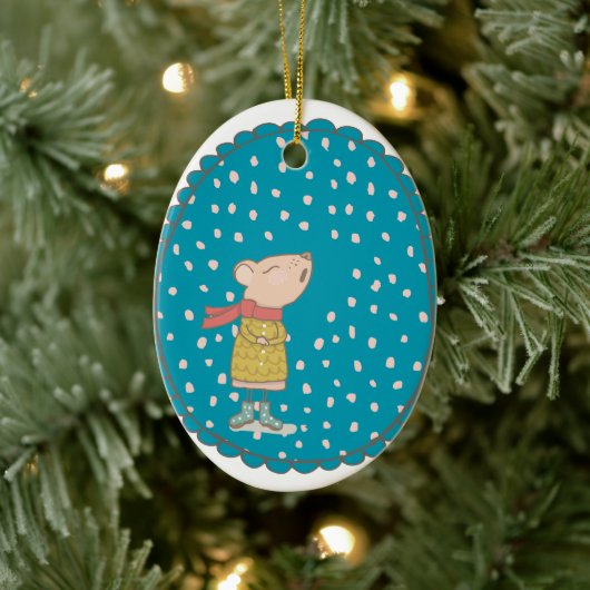 Cute Mouse die kerstmanolen zingt in blauw Keramisch Ornament (Boom)