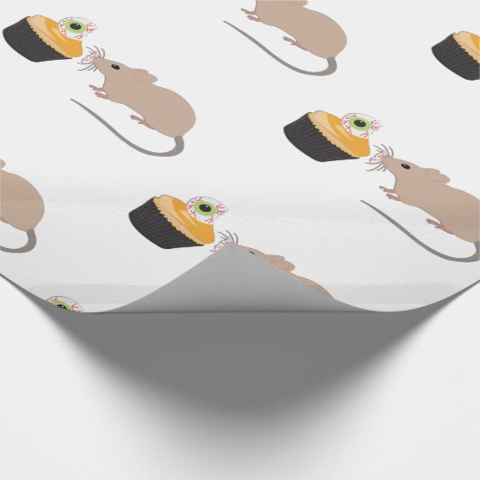 Cute Mouse Eating Halloween Eyeball Cupcake Cadeaupapier (Hoek)