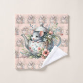 Cute Mouse in Floral Teapot Illustration Bad Handdoek (Wasdoekje)