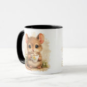 Cute Mouse Mug – Adorable Mouse Drinking Coffee Mok (Voorkant links)