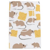 Cute Mouse Rodent Eating Cheese Pattern Medium Cadeauzakje (Voorkant)