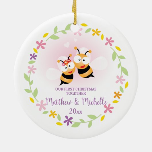 Cute Mr en Mrs Honey Bee First Kerstkeepslag Keramisch Ornament (Achterkant)