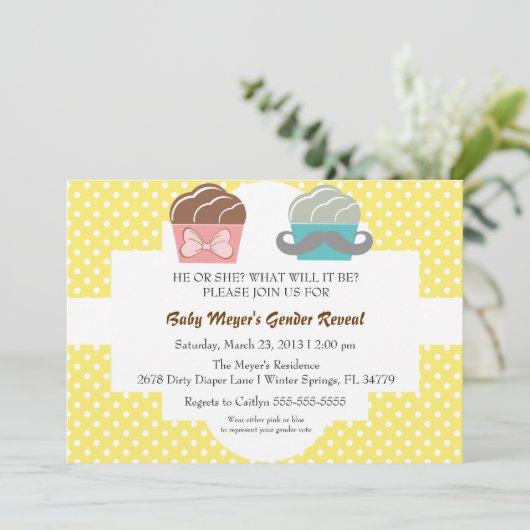 Cute Mustache & Bow Cupcake Gender onthullen Invit Kaart (Staand voorkant)