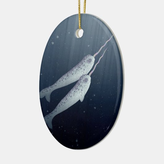 Cute Narwhals die onder water zwemmen Keramisch Ornament (Links)