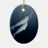 Cute Narwhals die onder water zwemmen Keramisch Ornament (Voorkant)