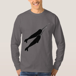 Cute Narwhals die samen met Black Silhouette zwemm T-shirt