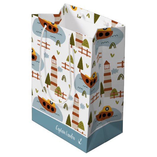 Cute Nautical Lighthouse and Boat Kind Pattern Medium Cadeauzakje (Achterkant Gekanteld)