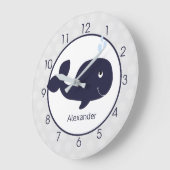 Cute Navy Blue en Grey Whale Nautical Nursery Grote Klok (Hoek)