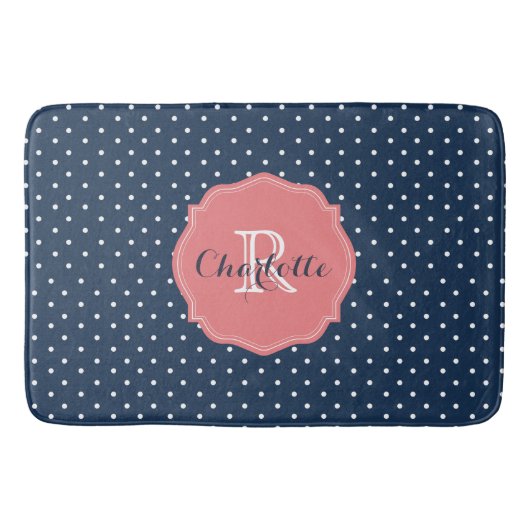 Cute Navy Blue Polka Dots en Coral Monogram Badmat (Voorkant)