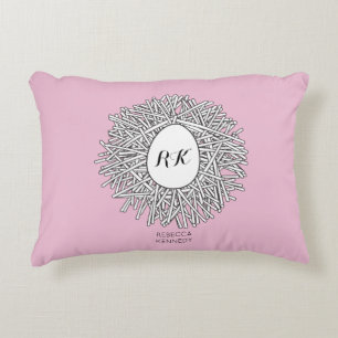 Cute Nest & Egg Personalized Initialen & Name Pink Accent Kussen