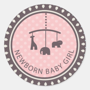Cute Newborn Baby Girl met dierlijk speelgoed Ronde Sticker