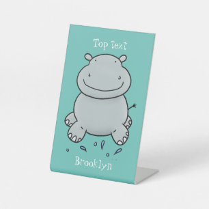 Cute nijlpaard springende cartoonillustratie reclamebord met voetstuk