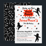 Cute Ninja Warrior Kids Birthday Party Kaart<br><div class="desc">Creëer een gedenkwaardige en leuke verjaardagsviering voor het leuke ninja kind in je leven. Deze gemakkelijk klantgerichte uitnodiging van de verjaardagspartij maakt deel uit van een passende reeks accessoires van de verjaardagspartij. Je kunt het beste ninja-feest organiseren voor je liefhebber van de vechtkunst. Voeg enkel uw eigen details toe om...</div>