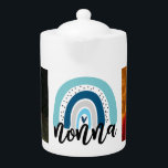 Cute Nonna Rainbow Custom Photo Teapot Theepot<br><div class="desc">Hier is een mooi cadeau voor nonna van haar kleinkinderen! Ze glimlacht elke keer als ze haar thee breekt! Ben zeker om twee van uw favoriete foto's,  twee voor één kleinkind of één van elk voor twee kleinkinderen te uploaden. ❤</div>