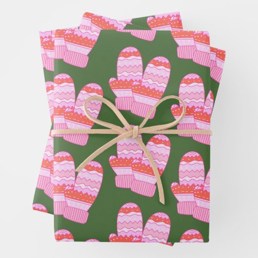 Cute Nordic Winter Mittens Pattern Pink and Green Inpakpapier Vel (In situ)