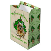 Cute Norwich Terrier Kerstmis Medium Cadeauzakje (Voorkant Gekanteld)