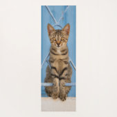 Cute Nosy Tabby Cat Kitten Sitting in a Blue Fence Yogamat (Achterkant)