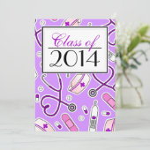 Cute Nursing School RN Paars Afstuderen Invite Kaart (Staand voorkant)